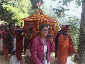 05Ladies carrying Bhagavans chariot at Arghakhachi