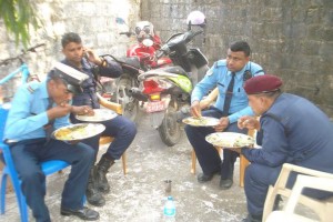 Narayan Seva to the security Personals after the Birthday Rally